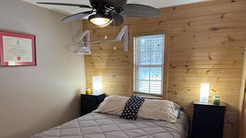 3 habitaciones, tabla de planchar con plancha, wifi y ropa de cama