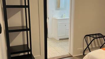 2 bedrooms, free WiFi, bed sheets, wheelchair access