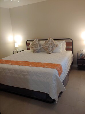 1 habitación, tabla de planchar con plancha, wifi gratis y ropa de cama 