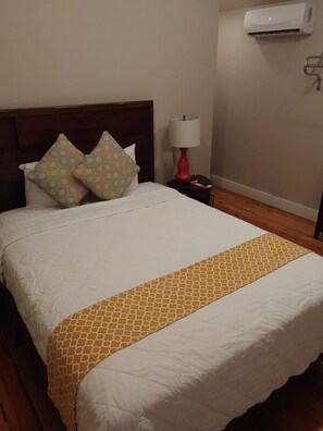 1 chambre, fer et planche à repasser, Wi-Fi gratuit, draps fournis