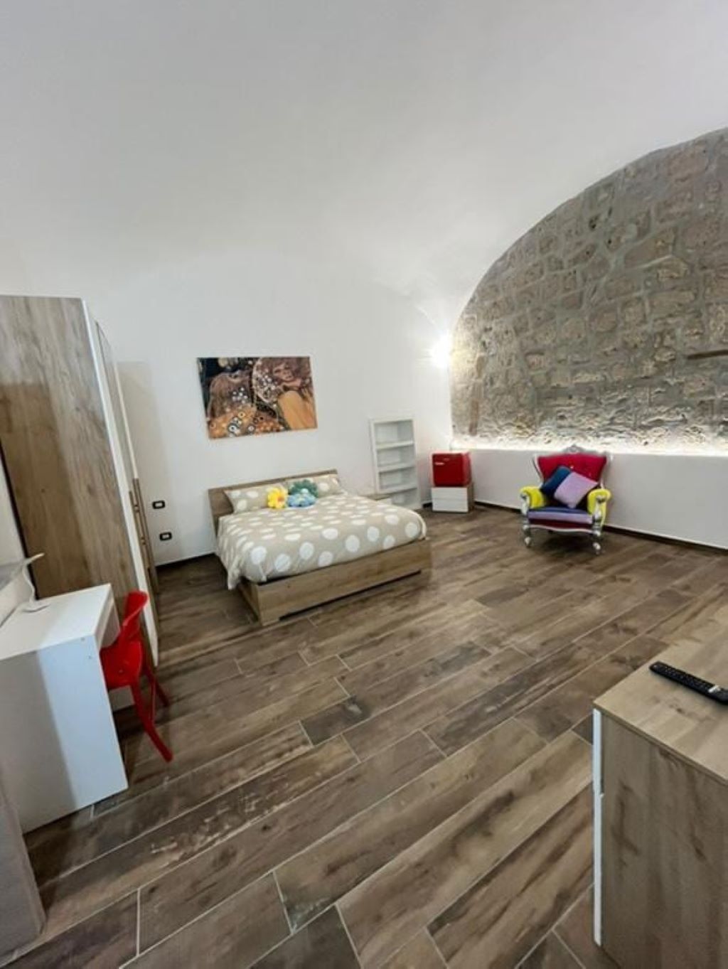 1 camera, ferro/asse da stiro, Wi-Fi