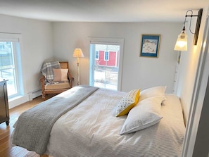2 bedrooms, desk, iron/ironing board, travel cot - Cozy, renovated farmhouse, vaulted ceilings (Kennebunk)
