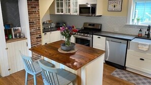 Kaffetrakter/tekoker, kjøleskap, mikrobølgeovn og ovn