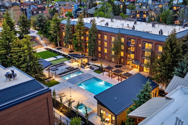 NEW POOL, HOT TUBS, FIRE PITS AND BBQS, Putting Green, Horse Shoes, Bocce Ball