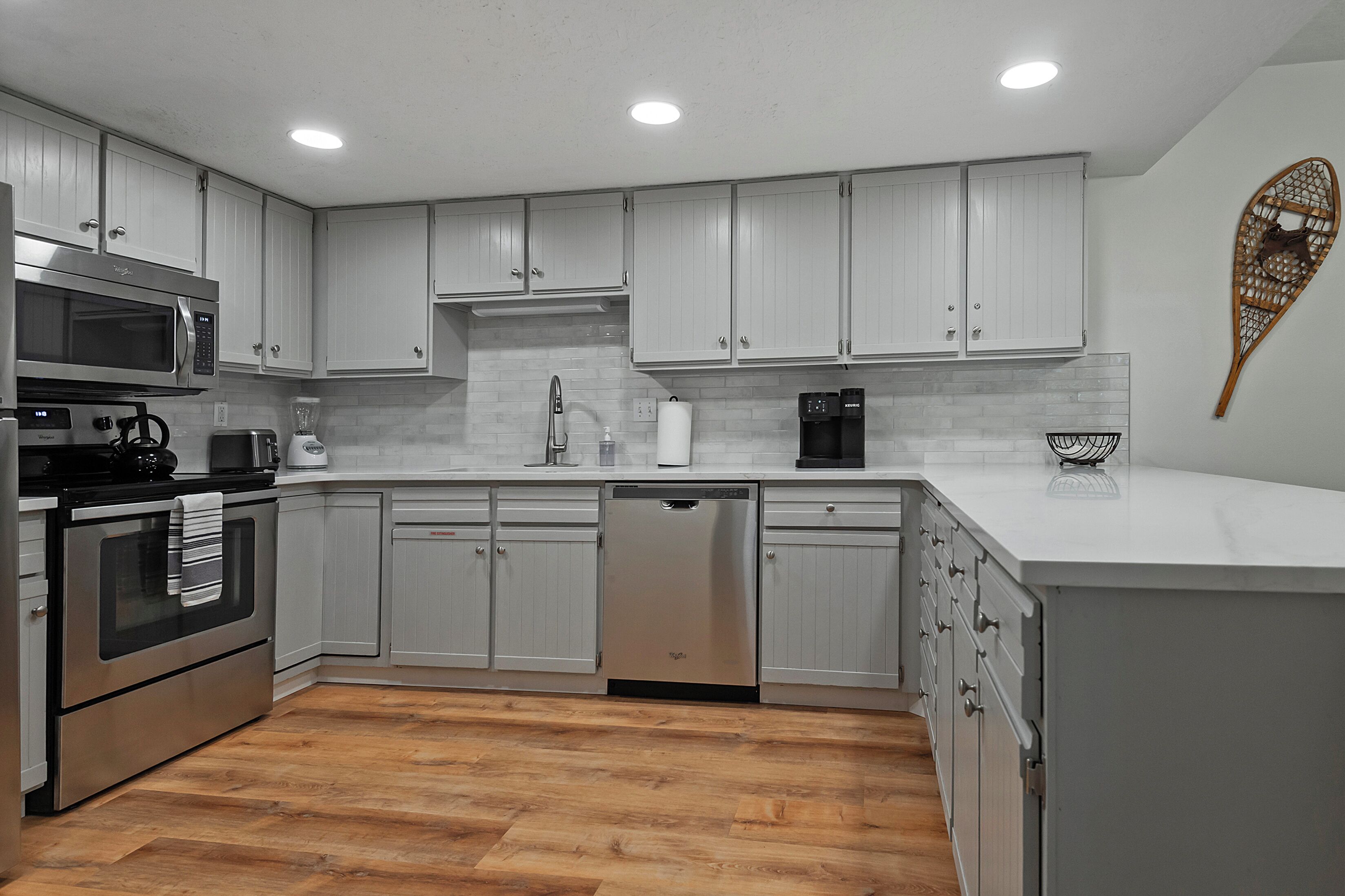 Coffee/tea maker, fridge, microwave, oven