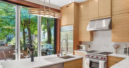 Marvelous 6-bedroom apartment with Chef's Kitchen and Backyard Access in NYC