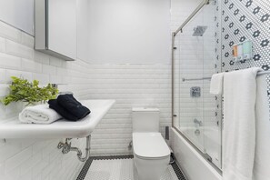 Hair dryer, towels, shampoo, toilet paper