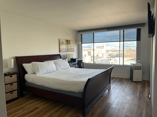 Breathtaking Views on Riverwalk w/ Parking Options