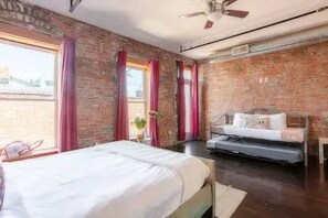 3 bedrooms, in-room safe, WiFi, bed sheets