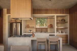 Refrigerador con freezer, horno, placa de cocina, lavavajillas