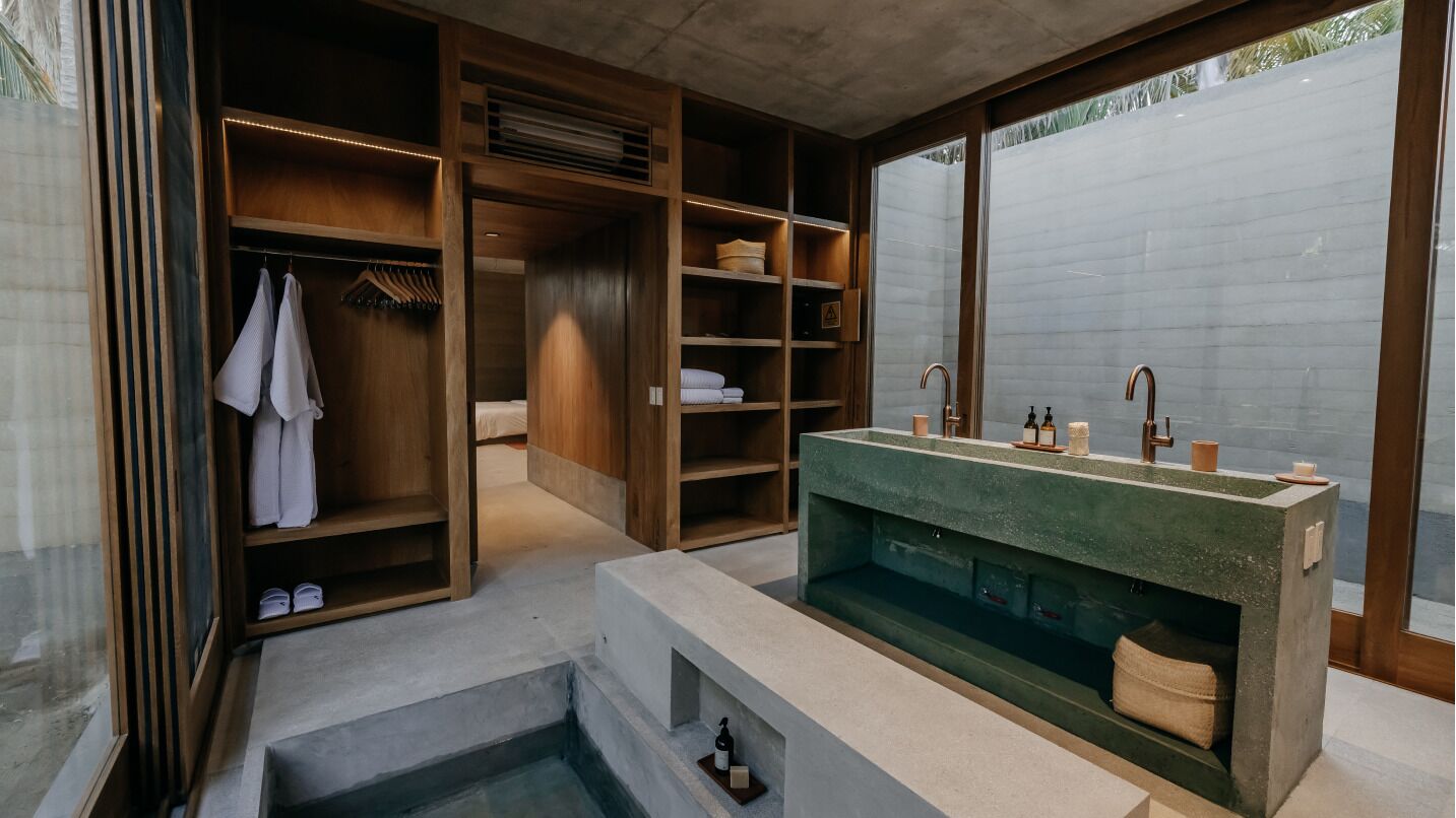 Tierra Master Suite | Bathroom amenities | Separate tub and shower, hair dryer, slippers, towels
