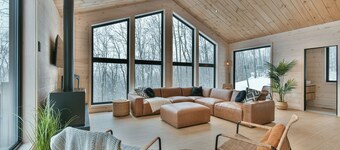 Modern chalet near Sommet Morin Heights - Nature, skiing and relaxation