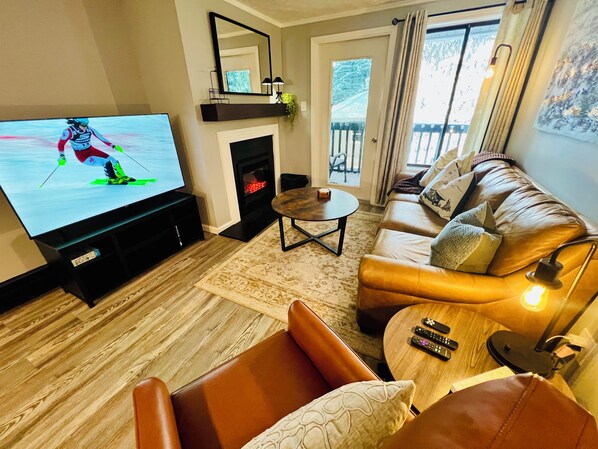 Smart TV, fireplace