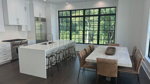 Mikrowelle, Ofen, Herdplatte, Geschirrspüler