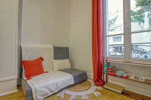 Interior - 15' Paris - T2 in downtown Enghien-Les-Bains. Comfort & ideal location. (Enghien-les-Bains)