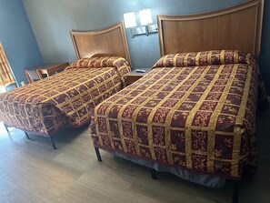 Desk, free WiFi - Carolina Inn (Moncks Corner)