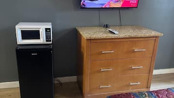Desk, free WiFi