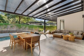 Outdoor dining - Casa Pua, new Private Villa close to Town.  (Tamarindo)
