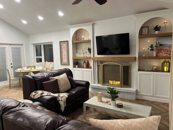 Living area - Spanish Cottage. Ft Bliss. Pets

 (El Paso)