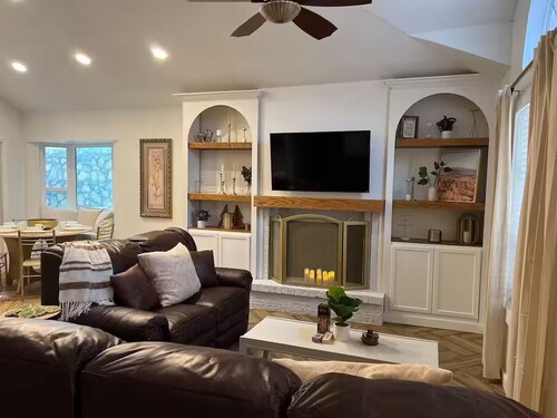 Spanish Cottage. Ft Bliss. Pets

