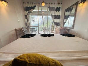 スーペリア トリプルルーム バルコニー マウンテンビュー | セーフティボックス (室内)、デスク、ノートパソコン用作業スペース、防音設備