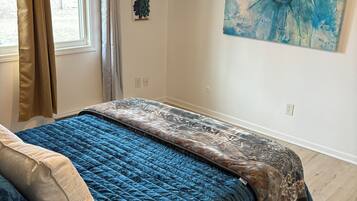 2 bedrooms, desk, iron/ironing board, WiFi
