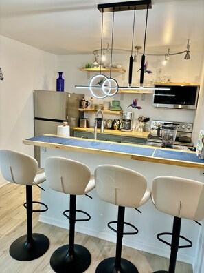 Micro-ondes, four, plaque de cuisson, lave-vaisselle