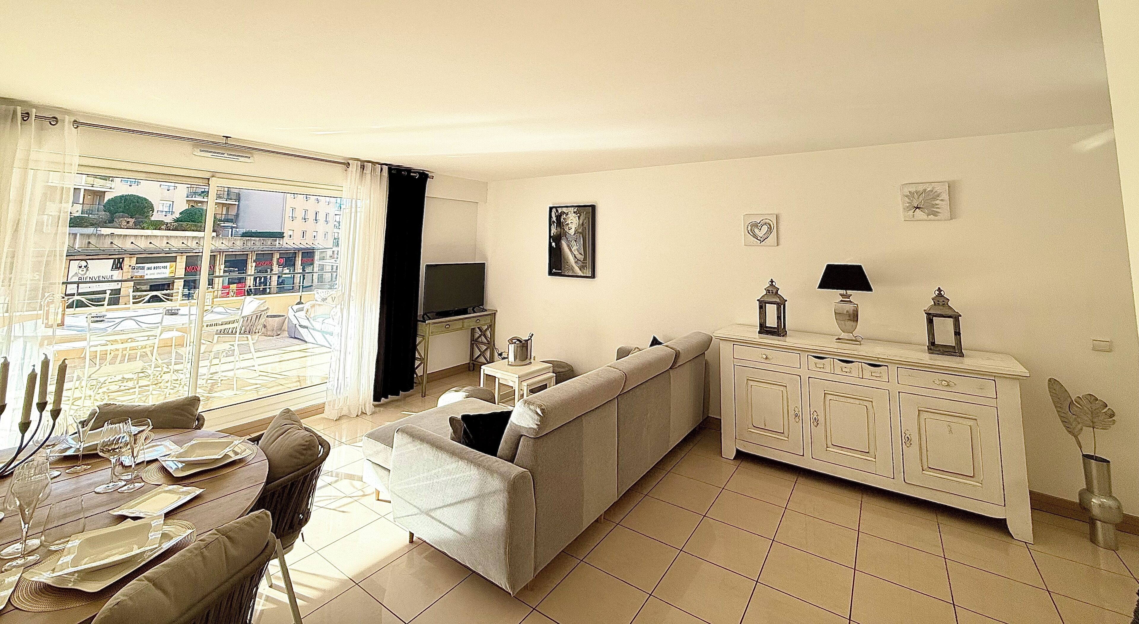 Televisión, libros, impresora