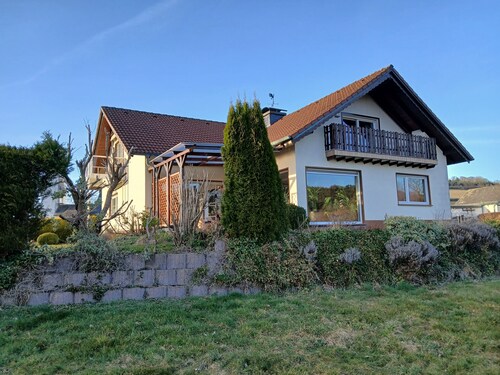 Ferienwohnung am Ortsrand mit 2 Balkonen