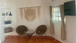 Comfort appartement, 1 queensize bed, patio, op benedenverdieping
