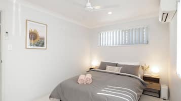 Deluxe Apartment, 1 Queen Bed, Non smoking, Kitchen | 1 soveværelse, skrivebord, arbejdsområde til bærbare computere