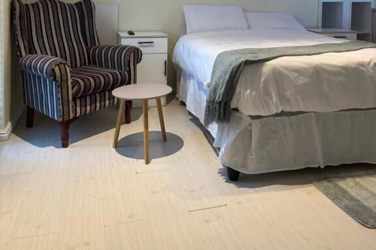 Deluxe Double or Twin Room | Laptop workspace, iron/ironing board, free WiFi