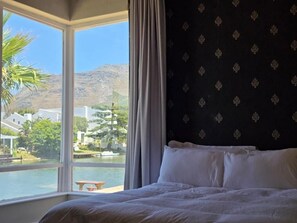 Luxury Studio Suite | Laptop workspace, iron/ironing board, free WiFi - Heaven  (Cape Town)