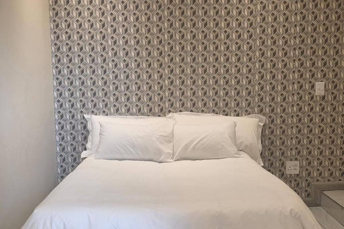 Comfort Double Room | Ruang kerja komputer riba, seterika/papan seterika, Wi-fi percuma 