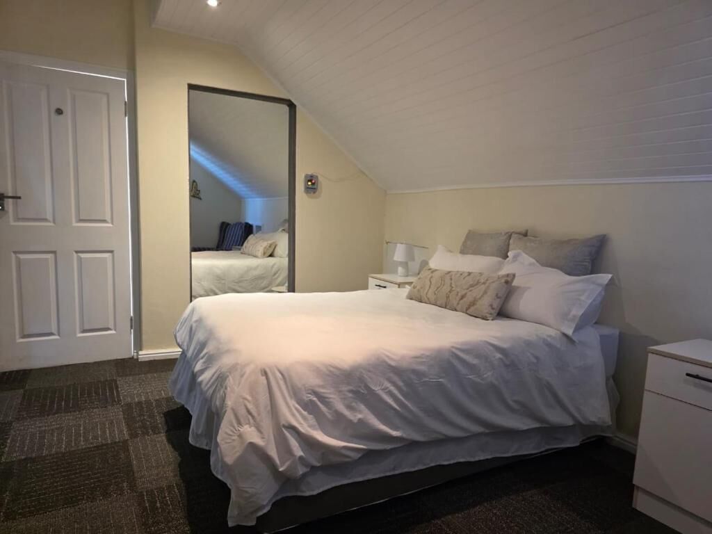 Deluxe tweepersoonskamer | Een laptopwerkplek, een strijkplank/strijkijzer, gratis wifi