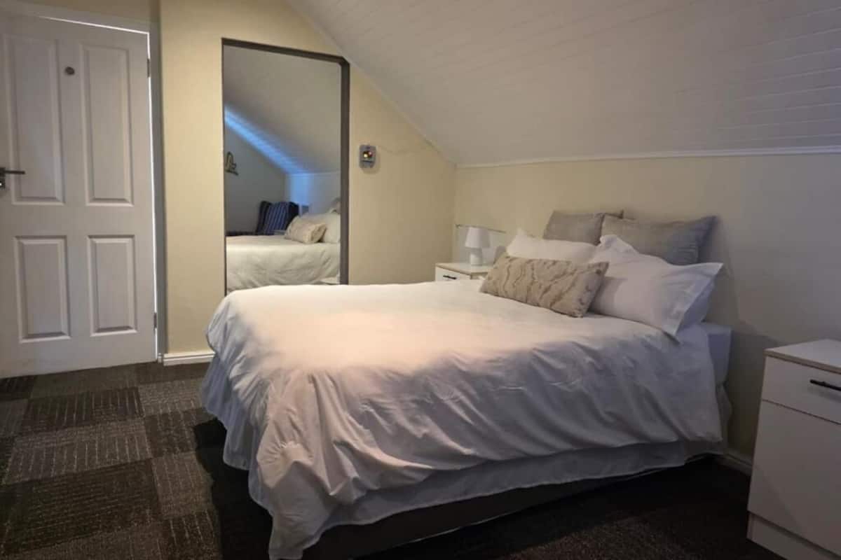 Deluxe Double Room | Ruang kerja komputer riba, seterika/papan seterika, Wi-fi percuma 