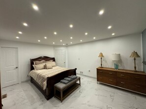 5 bedrooms, WiFi - Virginia poolside Oasis: your Woodland Escape (Chesterfield)