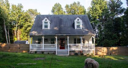 Virginia poolside Oasis: your Woodland Escape