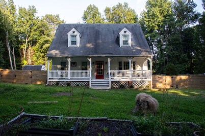 Virginia poolside Oasis: your Woodland Escape