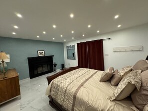 5 bedrooms, WiFi - Virginia poolside Oasis: your Woodland Escape (Chesterfield)