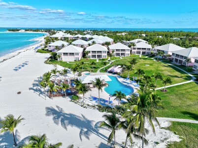 Welcome to "Treasure Pleasure" Bahama Beach Club 4 bedroom, Beachfront Condo