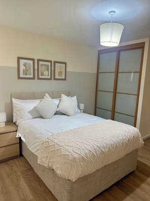 1 bedroom, desk, iron/ironing board, WiFi