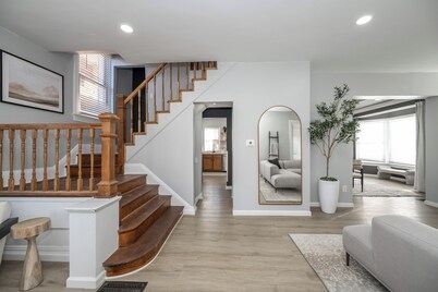 Luxury 6-bedroom house with Hot Tub