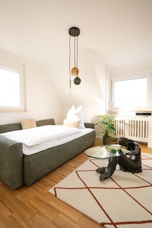 1 habitación, tabla de planchar con plancha, wifi y ropa de cama
