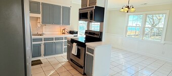 Charming 3-bedroom house with AC and WiFi in Wilmington Sleeps 8