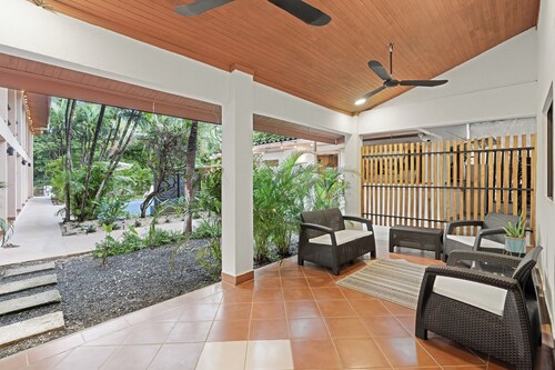 Spacious Two-Story Family Villa with Full Kitchen, Perfect for families