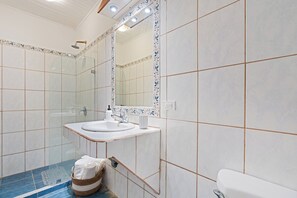 Towels - Spacious Two-Story Family Villa with Full Kitchen, Perfect for families (Provincia de Guanacaste, Pinilla Costa Rica)