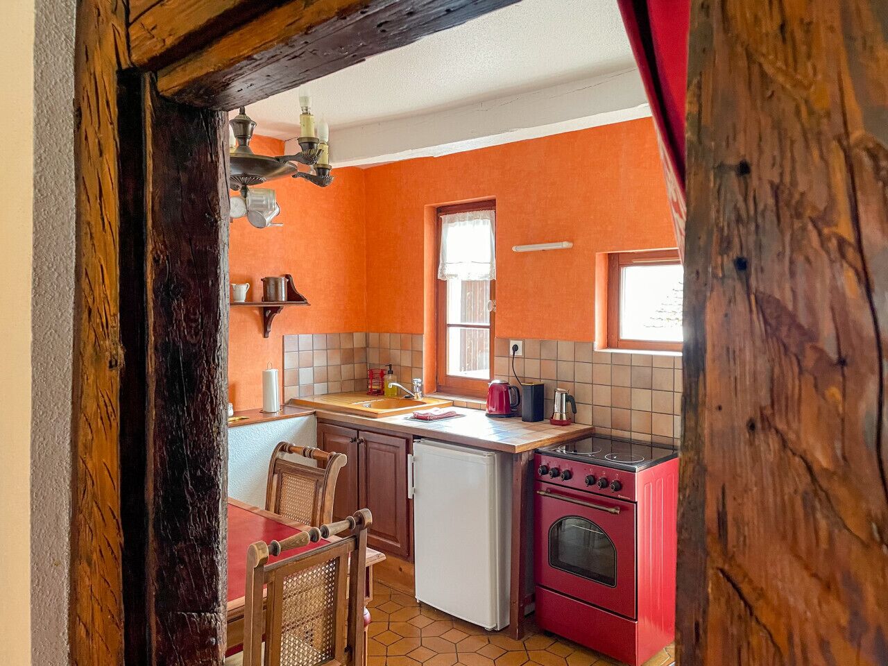 Réfrigérateur, four, plaque de cuisson, cafetière/bouilloire