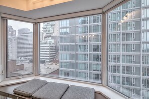 Living area - Waterfront Clair Avenue Suites (Toronto)