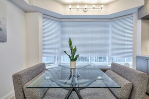 Living area - Waterfront Clair Avenue Suites (Toronto)